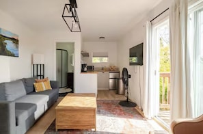 Unclassified image, 2 of 9, button