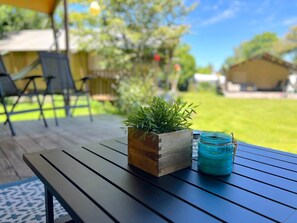 Terrace/patio - Luxury glamping in the Veluwe on beautiful park (Hulshorst)