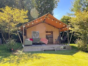 Terrace/patio - Luxury glamping in the Veluwe on beautiful park (Hulshorst)