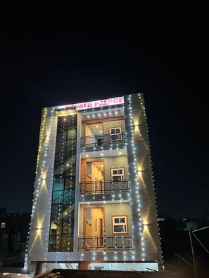 Front of property - Hotel Dayalu Palace (Vrindavan)