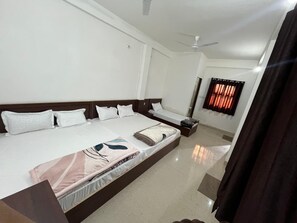 Room - Hotel Dayalu Palace (Vrindavan)