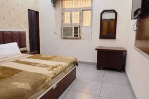 Comfort Double Room | Desk - radhika comfort stay (Vrindavan)