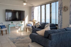 TV, books - Oceanfront Condo with Stunning Sunrise Views (Flagler Beach)