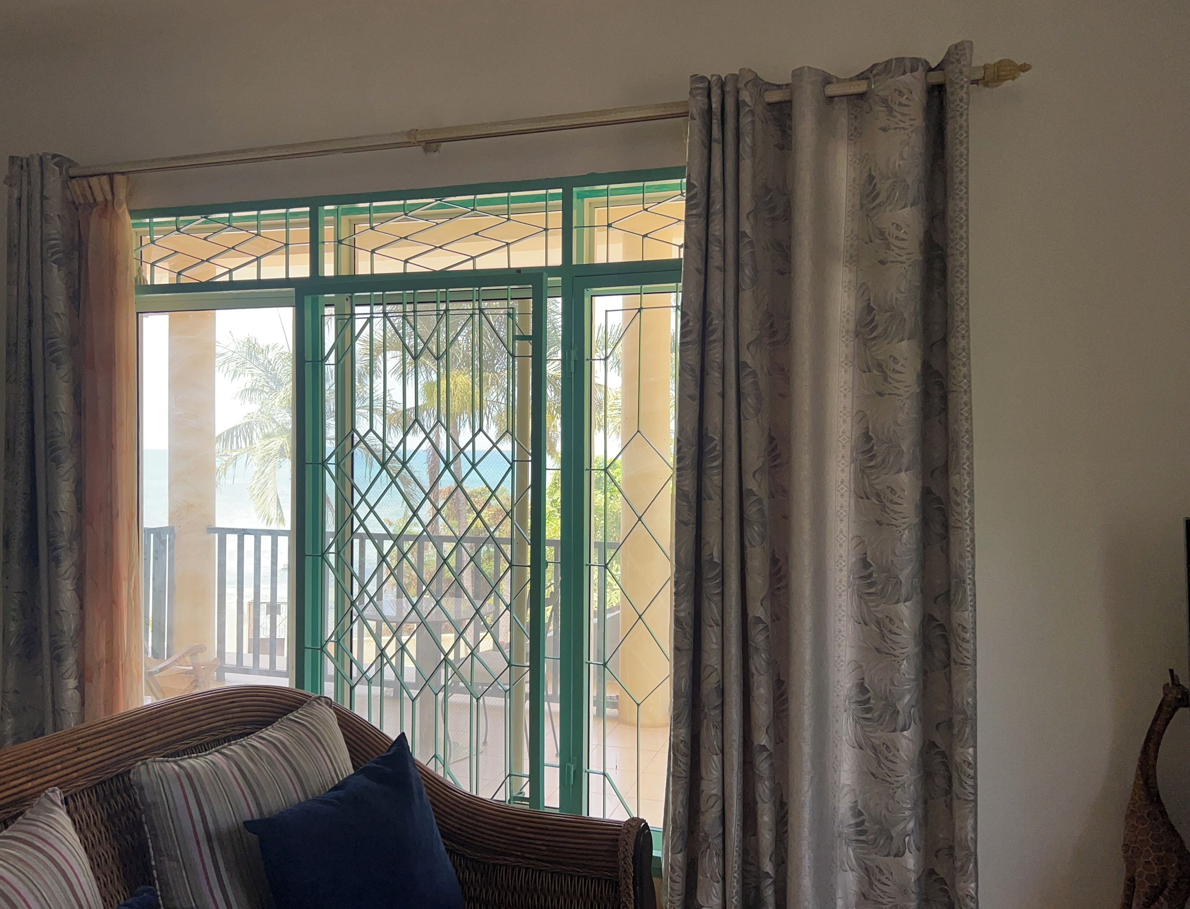 Superior Double or Twin Room, Balcony, Beach View | Living area