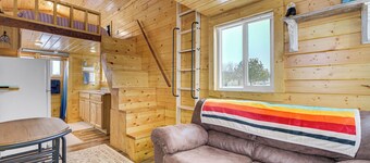 Cute Couple's Tiny Home, 8 Mi to Downtown Helena!