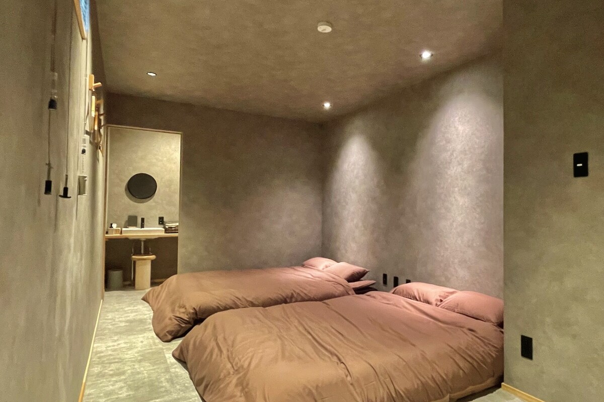 Standard Twin Room | Iron/ironing board (on request), free WiFi, bed sheets