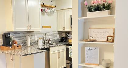 Cozy 2-bedroom condo in peaceful Denver