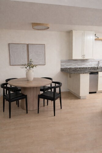 Cozy 2-bedroom condo in peaceful Denver