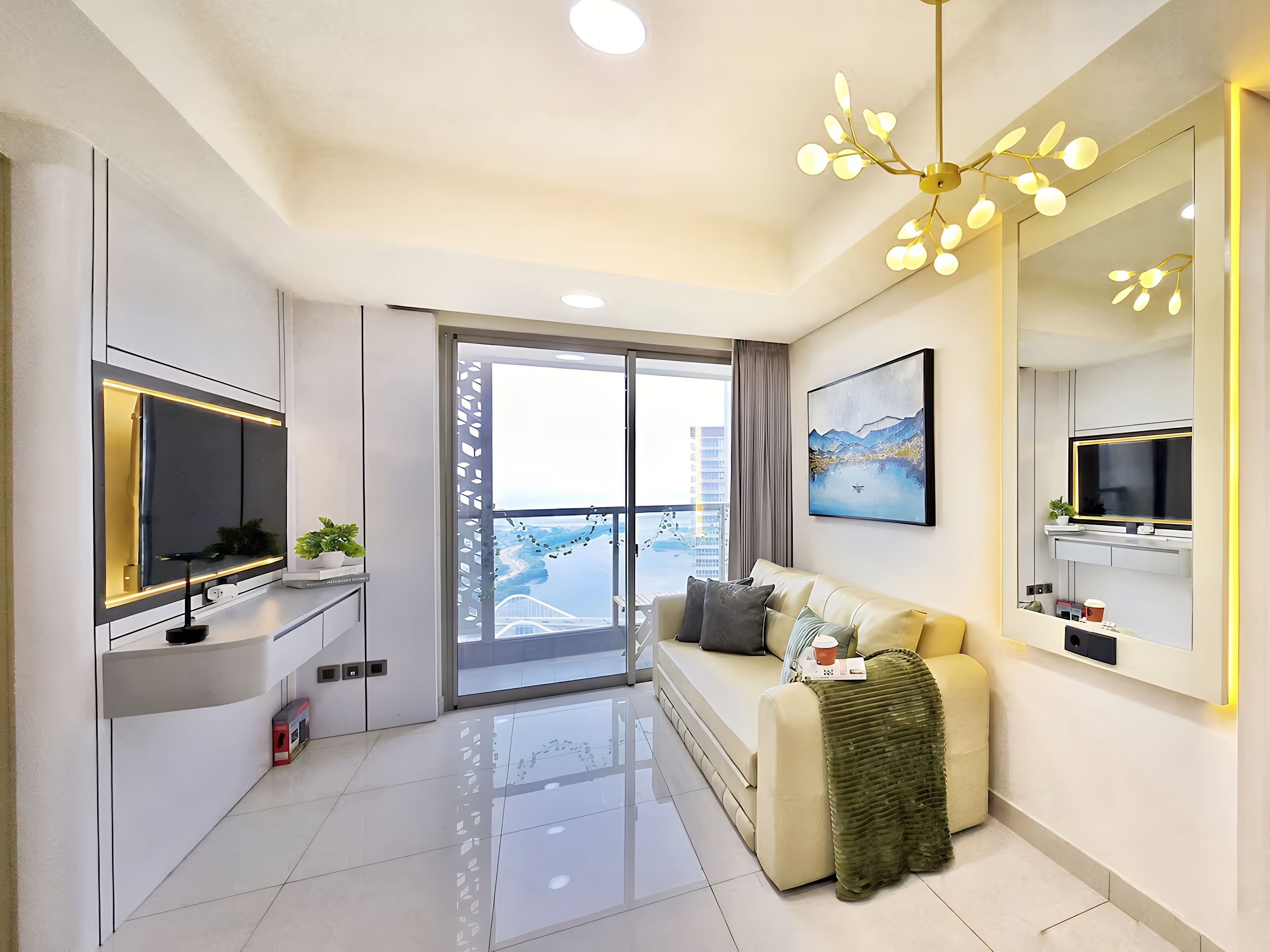 Apartamento, 3 habitaciones, vistas a la ciudad | Zona de estar | Smart TV de 43 pulgadas con canales por cable