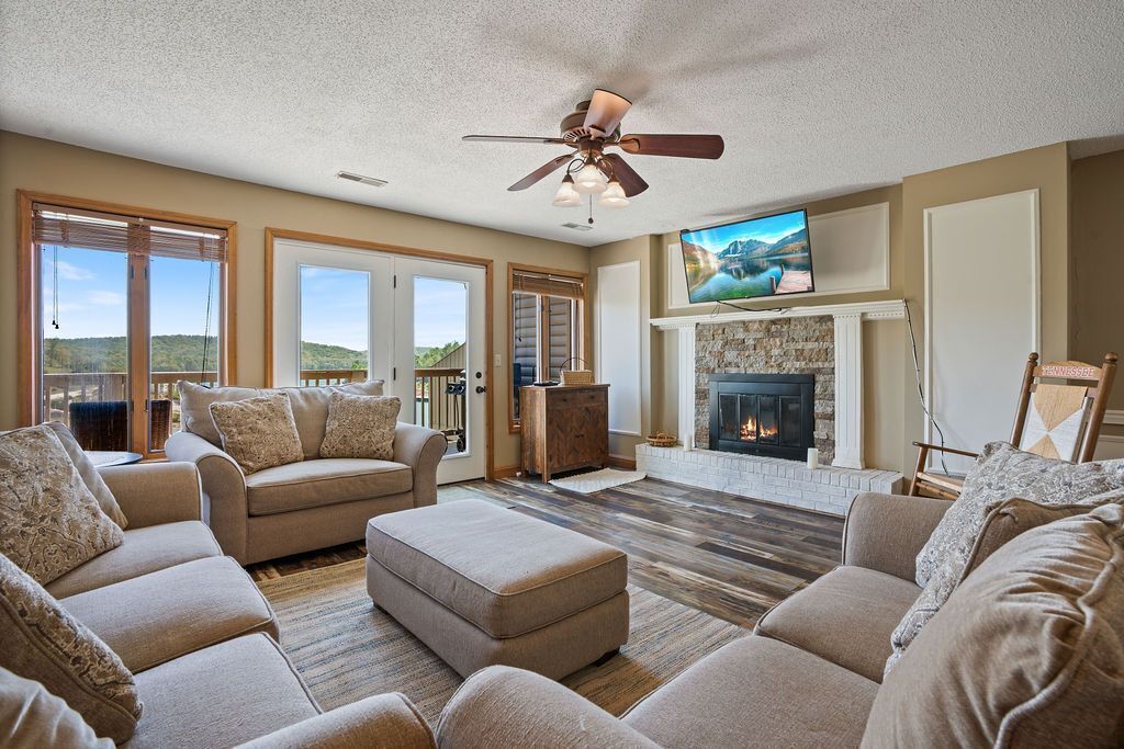 Télévision, cheminée