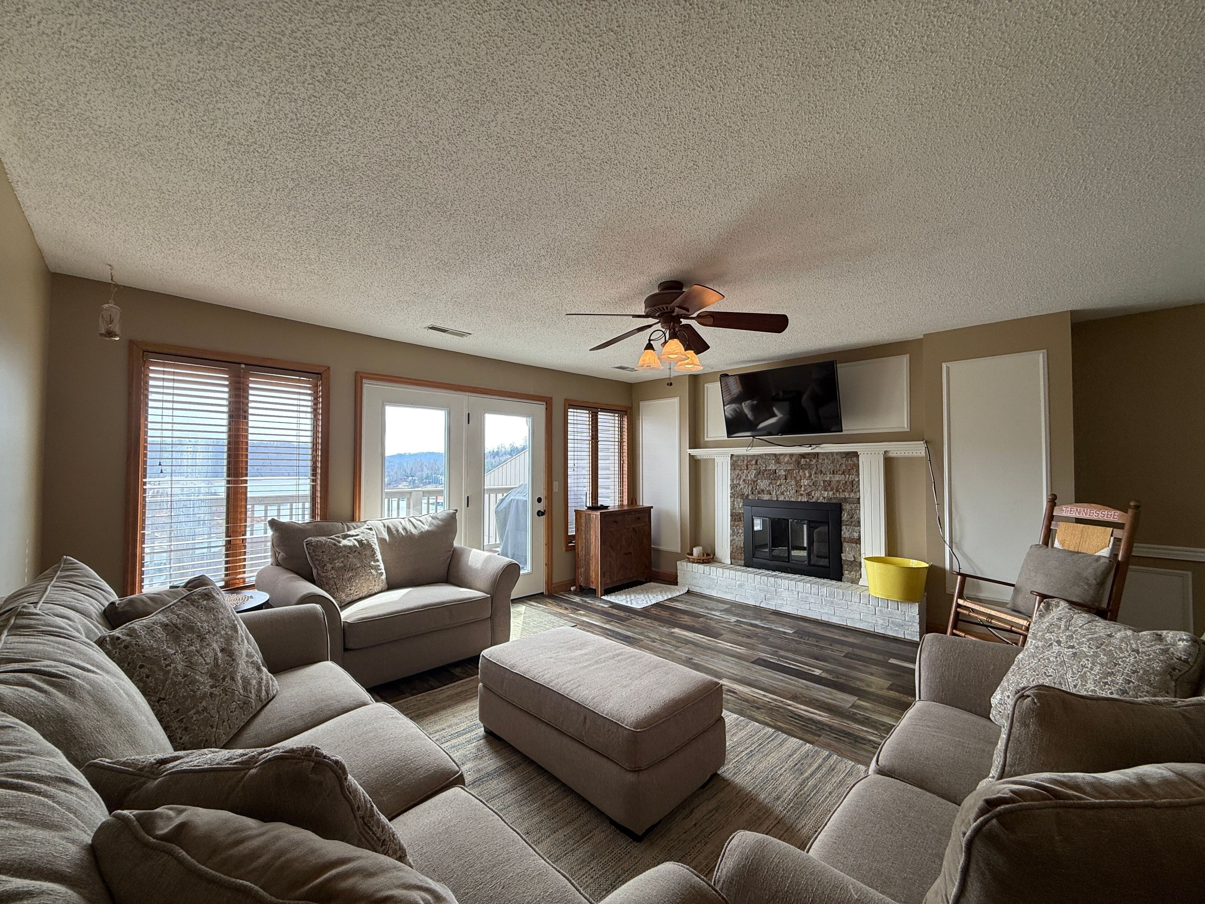 Televisie en een open haard