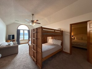 4 chambres, bureau, Wi-Fi, draps fournis