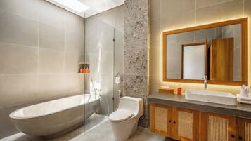 Deluxe Villa, 2 Bedrooms, Bathtub | Bilik Mandi