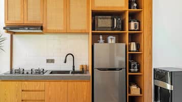 Villa Deluxe, 2 habitaciones, bañera | Cocina básica privada | Cafetera o tetera, hervidor eléctrico, tostadora y arrocera