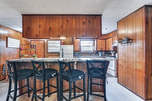 Fridge, microwave, stovetop, dishwasher