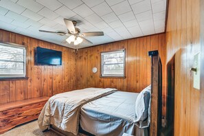 3 bedrooms, iron/ironing board, internet, bed sheets