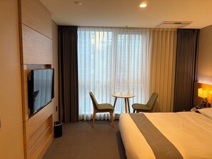 標準雙人房, 城市景 | 書桌、遮光窗簾/窗簾、免費 Wi-Fi