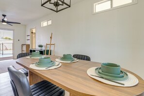Dining - Snowbird Haven w/ Hot Tub! 3 Mi to Dtwn Chandler (Chandler)