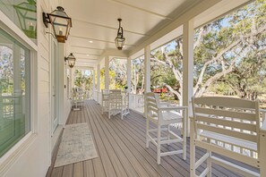 Unclassified image, 3 of 27, button - Walk to Springs, 700 Ft to Dtwn! Crystal River Gem (Crystal River)