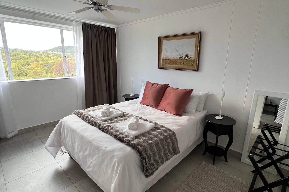 Appartement Confort, non-fumeur, vue sur la montagne | Rideaux dâobscurcissement, fer et planche Ă repasser