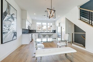 Interior - Walkable! Extended Stay 1 Mi to Dtwn Sacramento (Sacramento)