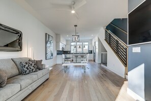 TV - Walkable! Extended Stay 1 Mi to Dtwn Sacramento (Sacramento)