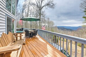 Outdoor dining - Family-Friendly Perks! Secluded Tuckasegee Haven (Tuckasegee)