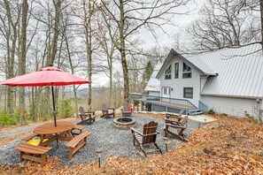 Outdoor dining - Family-Friendly Perks! Secluded Tuckasegee Haven (Tuckasegee)