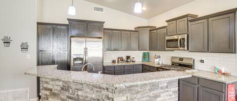 Fridge, microwave, stovetop, dishwasher