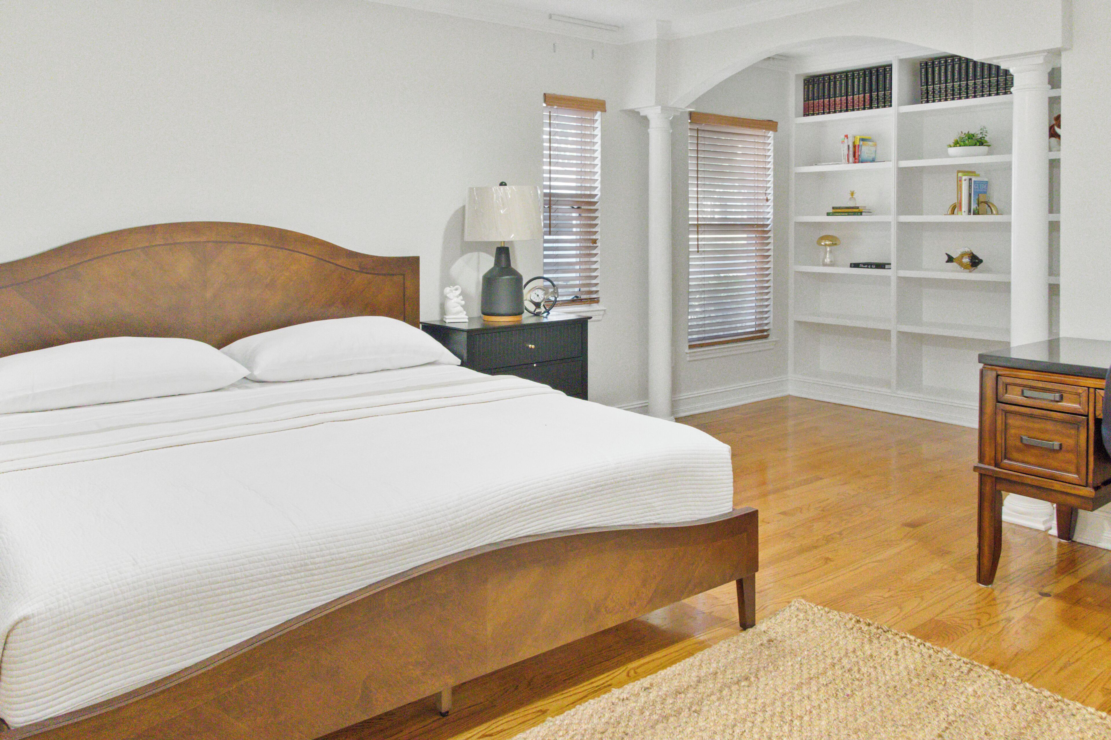 4 habitaciones, tabla de planchar con plancha, wifi y ropa de cama 