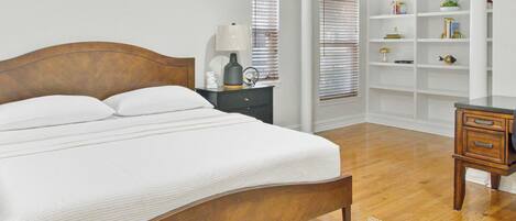 4 habitaciones, tabla de planchar con plancha, wifi y ropa de cama