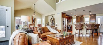 Lakefront Escape w/ Deck: 10 Mi to Ann Arbor!