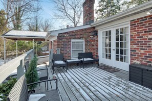 Terrace/patio - Near Hospitals & Attractions: Richmond Getaway! (Richmond)