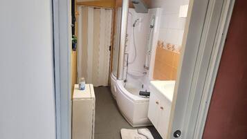 Nhà, 3 phòng ngủ, hút thuốc, hiên | Phòng tắm