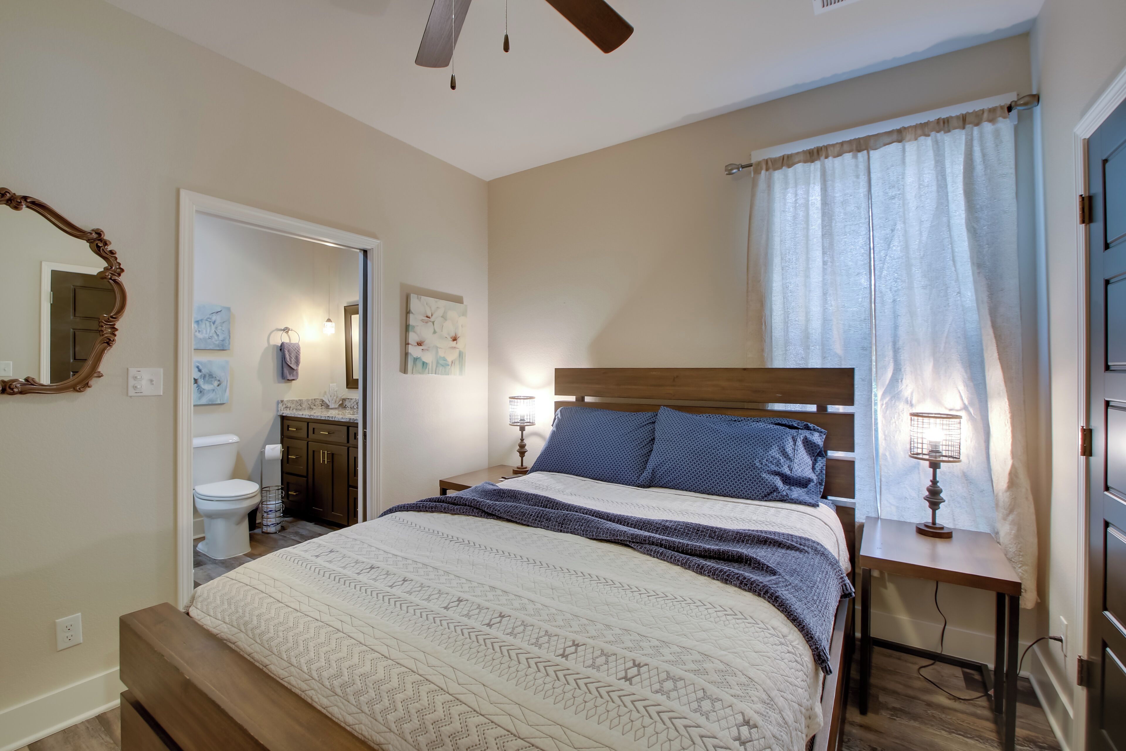 2 bedrooms, internet, bed sheets