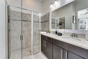 Hair dryer, towels - Theme Park Fun & Resort-Style Perks: Davenport Gem (Davenport)