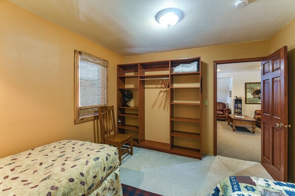 9 bedrooms, internet, bed sheets