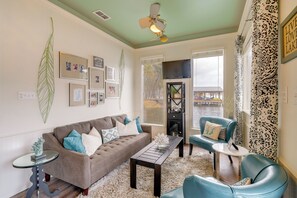 Unclassified image, 2 of 26, button