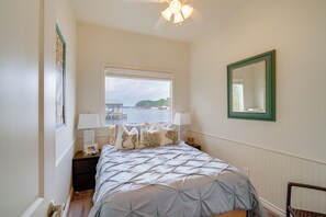 3 bedrooms, bed sheets