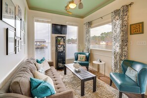 Unclassified image, 3 of 26, button