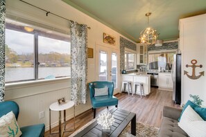 Unclassified image, 4 of 26, button