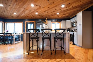 Private kitchen - #1 for Families•Pool Table•Shuffleboard•Hot Tub (Mineral Bluff)