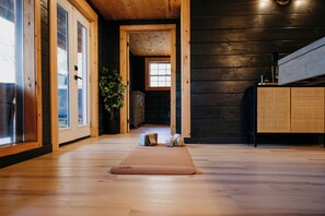 Interior - #1 for Families•Pool Table•Shuffleboard•Hot Tub (Mineral Bluff)