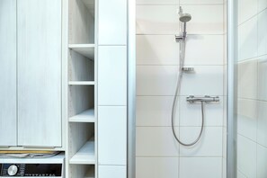 Hair dryer, soap, toilet paper - Cozy accommodation in a quiet location with a view of the Tyrolean mountains (Volders)