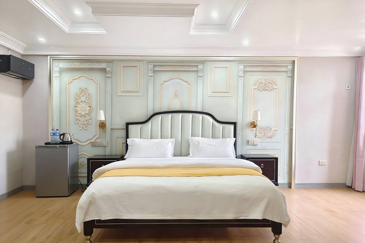 Superior Double Room, 1 Queen Bed, Private Bathroom, Courtyard View