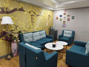 Luxury Suite, 1 King Bed, Private Bathroom, Garden View | Living area | Printers - JUN YUE GRA Lagos hotel (Lagos)