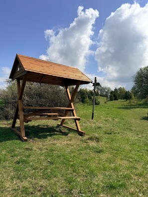 Property grounds - Large 120sqm apartment -balcony side view to the stream-2 Bāder- nature & hiking (Witzenhausen)