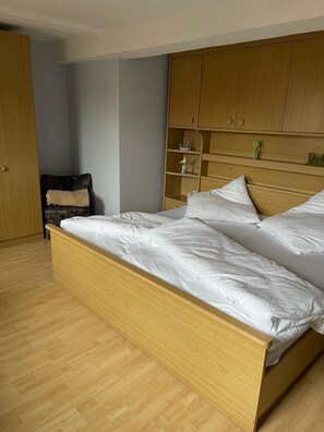 2 Schlafzimmer, Bügeleisen/Bügelbrett, kostenloses WLAN, Bettwäsche