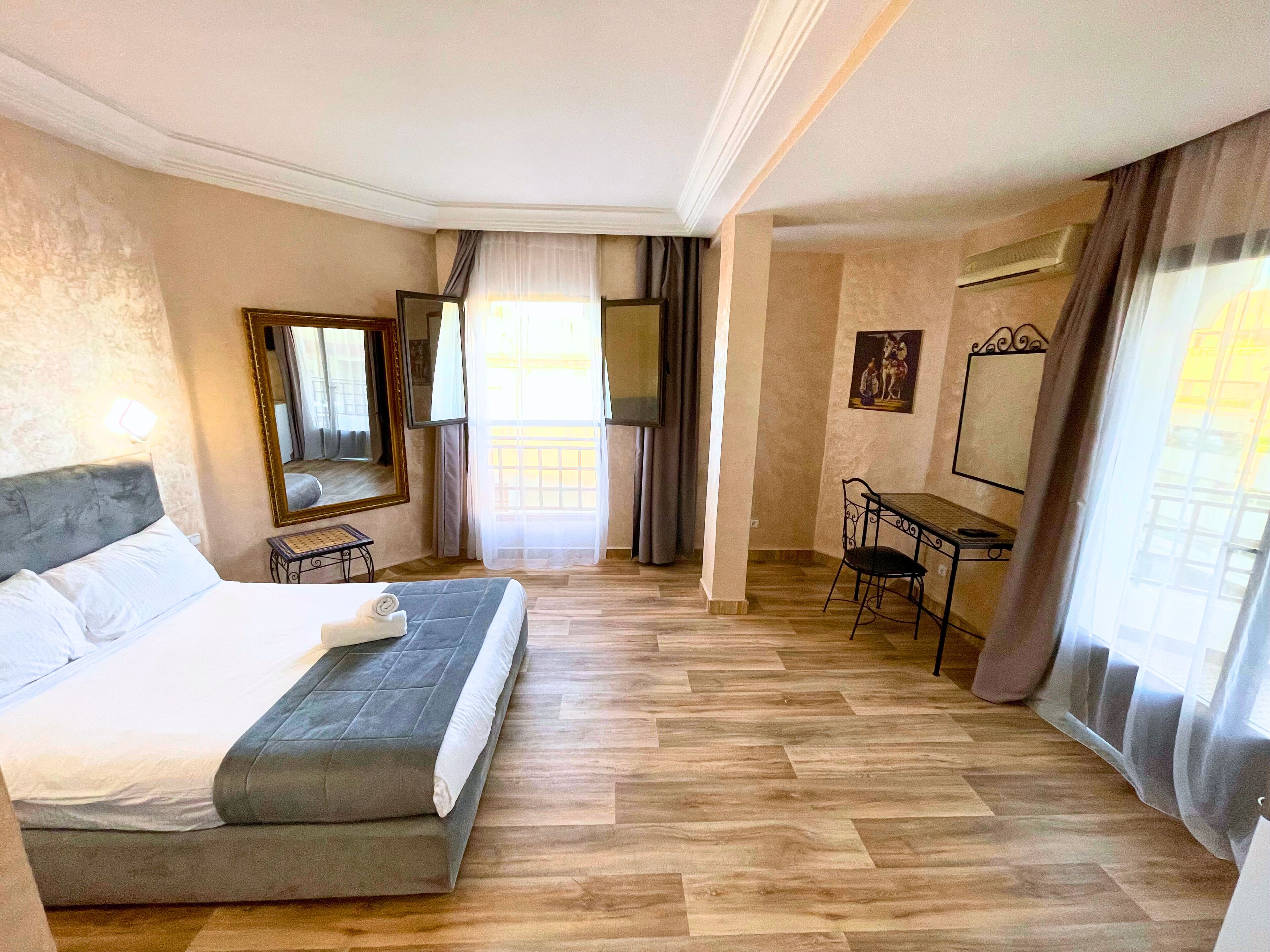 Deluxe Suite, Private Bathroom, City View