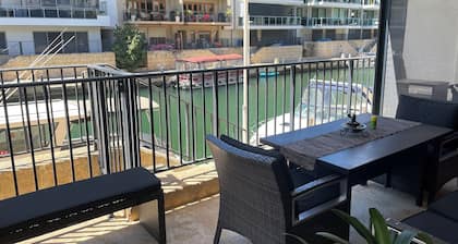 Quiet Water Front Studio all facilities within walking distance